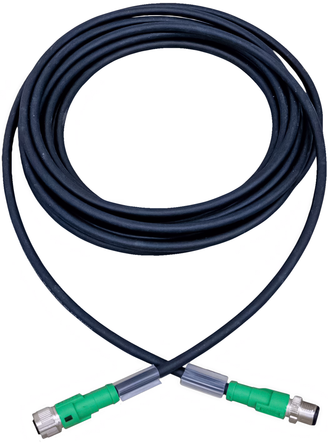 Câble noir enroulé avec deux connecteurs verts : un long câble noir à revêtement caoutchouté, soigneusement enroulé en une boucle circulaire sur fond blanc. Les deux extrémités sont équipées de connecteurs en plastique vert avec des manchons métalliques filetés argentés et de courts renforts gris anti-flexion ; le câble forme une sorte de cœur là où les deux extrémités se croisent vers le bas. La surface du câble présente une légère texture et quelques signes d'usure. Image isolée sur fond blanc prise de dessus, montrant l'ensemble de la bobine et des connecteurs — adaptée aux fiches produit et descriptions techniques.