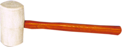 WOLFF_Dummy_15901_rubber mallet_2025-08 Maillet en caoutchouc blanc avec poignée en bois, posé sur un fond blanc.